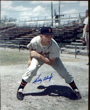 Billy Hoeft Autographed 8x10 Photo - Vintage Dugout