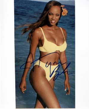 Tyra Banks Autographed 8x10 Photo