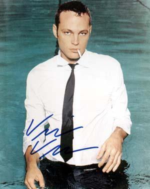 Vince Vaughn Autographed 8x10 Photo - Vintage Dugout