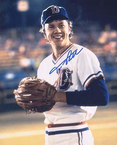 Tim Robbins Autographed 8x10 Photo - Vintage Dugout