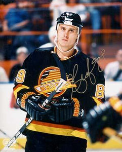 Alexander Mogilny Autographed 8x10 Photo - Vintage Dugout